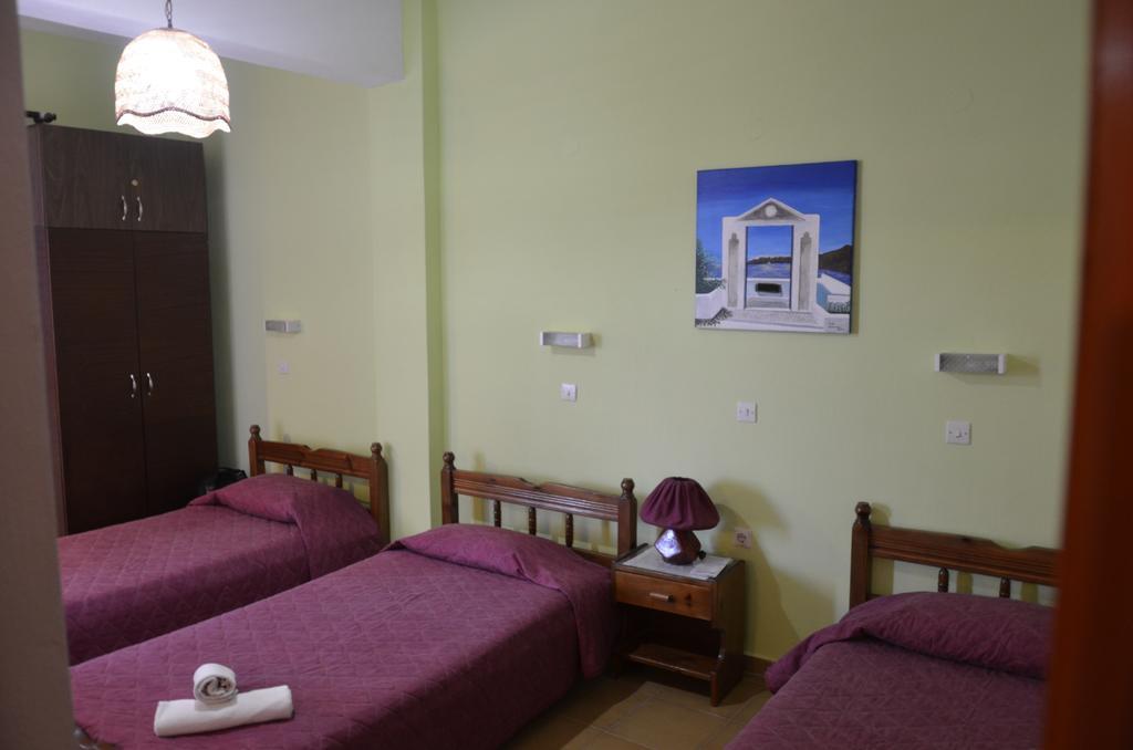 Christina Pension Karterados  Room photo