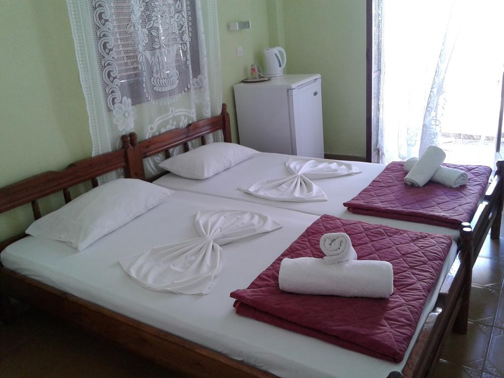 Christina Pension Karterados  Room photo